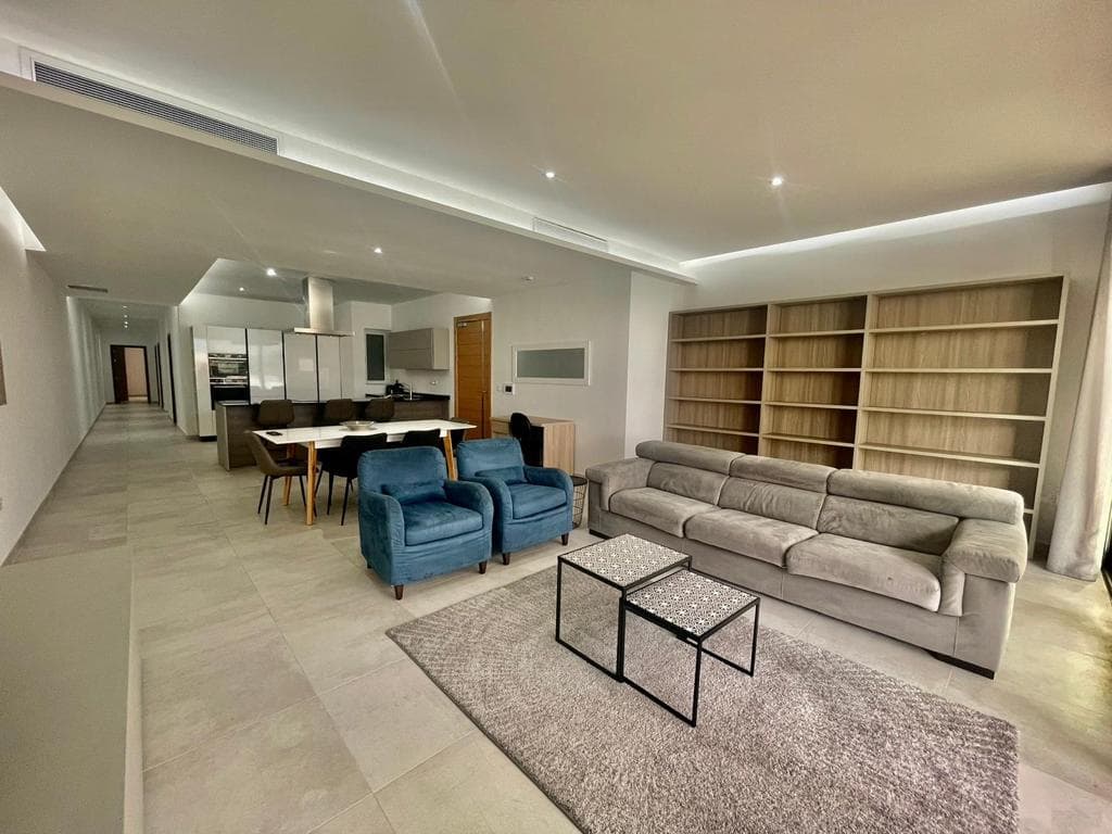 Apartment on the Sliema Seafront - thumbnail 3
