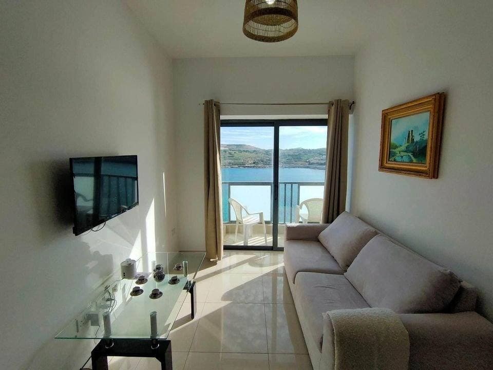 Seafront Apartment in Qawra - thumbnail 2
