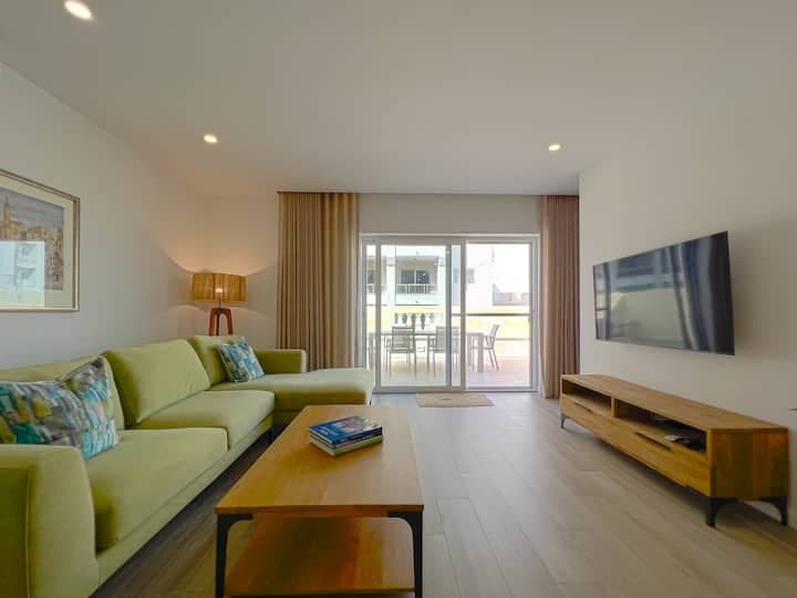 Penthouse in St Julians - Photo 1 of 9
