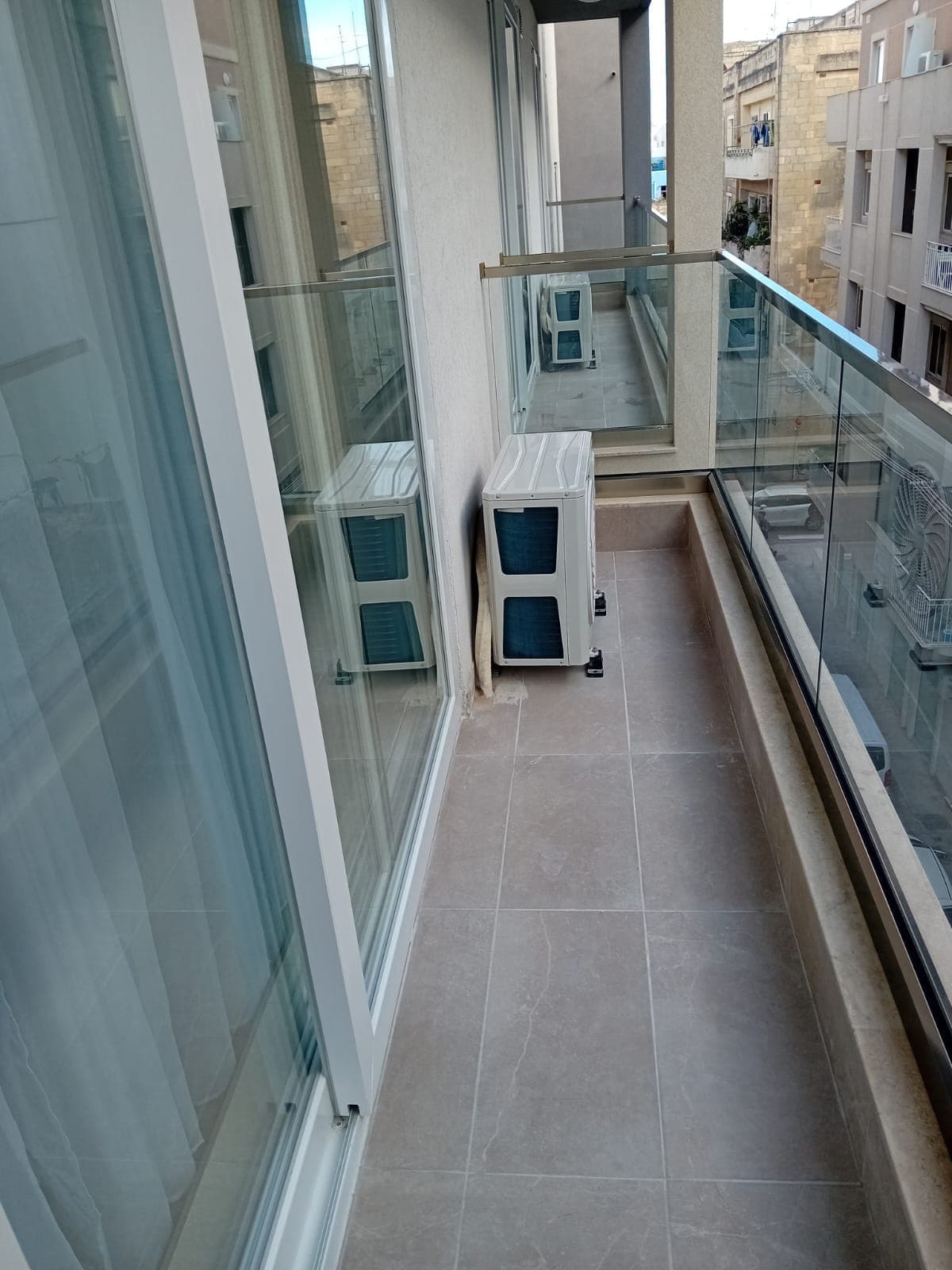 Three Bedroom Apartment with a Balcony in Gzira - thumbnail 2