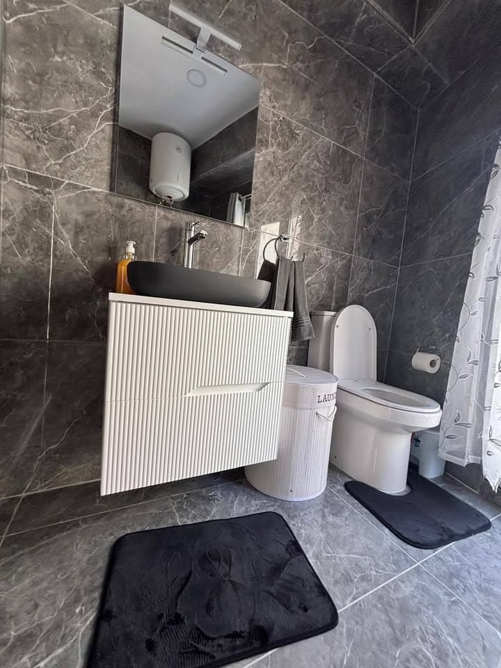 One Bedroom Apartment with Seaview in Sliema - thumbnail 13