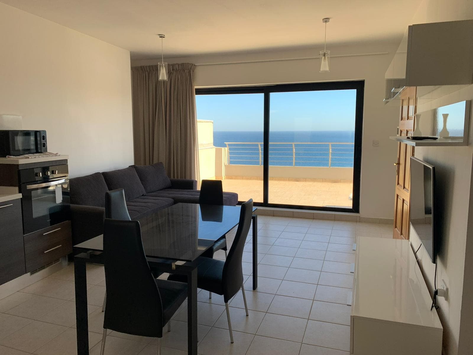 Two Bedroom Seafront Penthouse with a Large Terrace in St Julians  - thumbnail 5