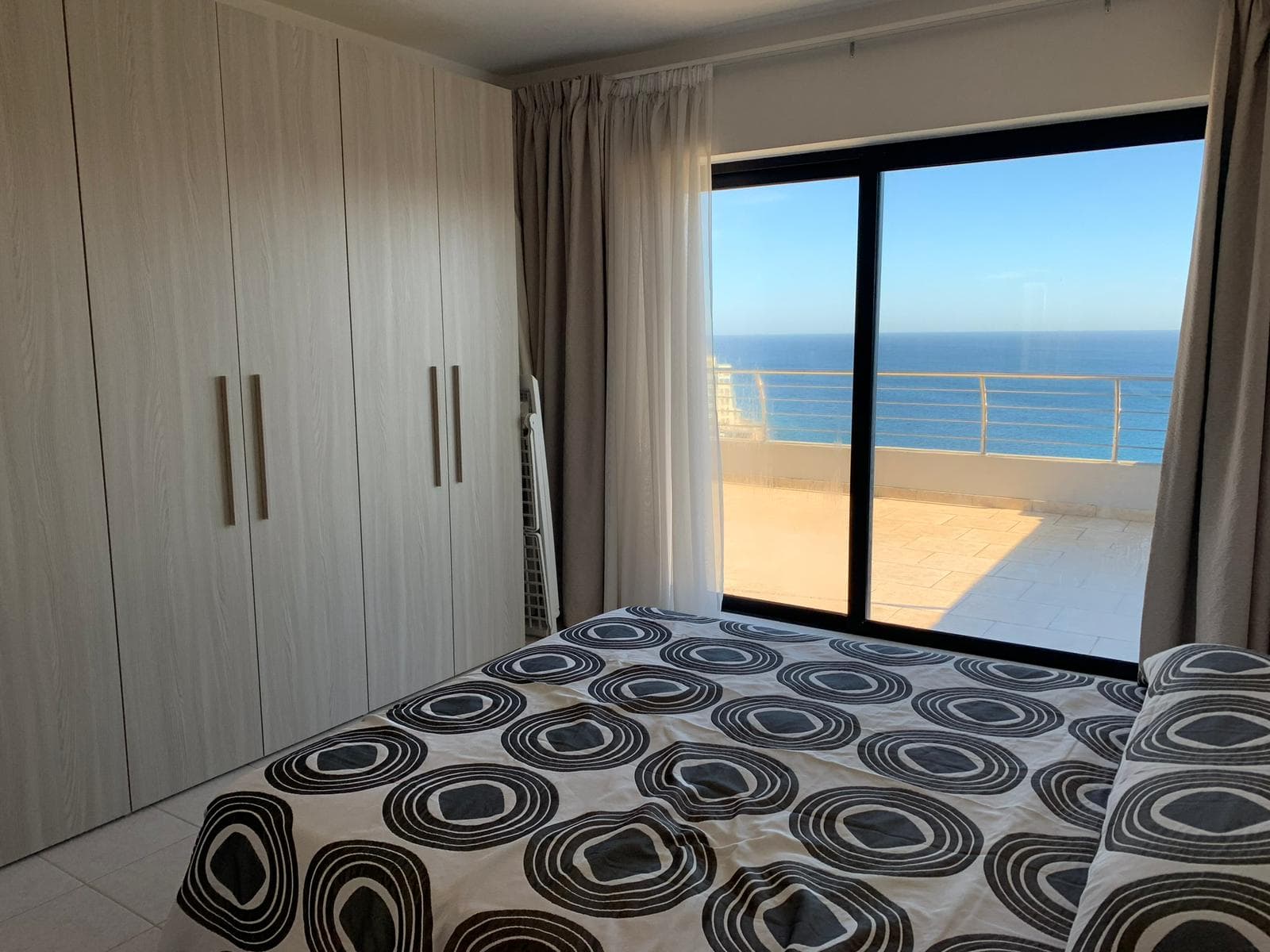 Two Bedroom Seafront Penthouse with a Large Terrace in St Julians  - thumbnail 10