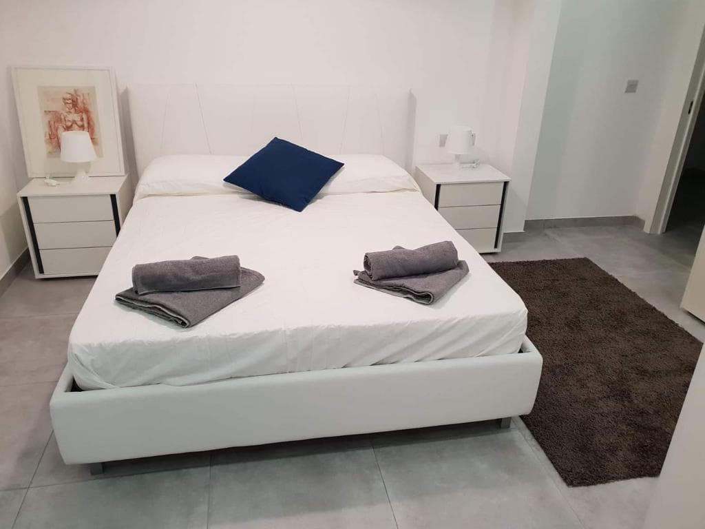 Apartment in Sliema Seafront - thumbnail 16
