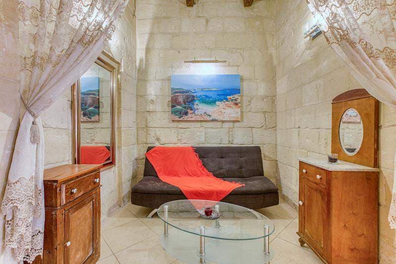 Townhouse in Valletta - Photo 1 of 19
