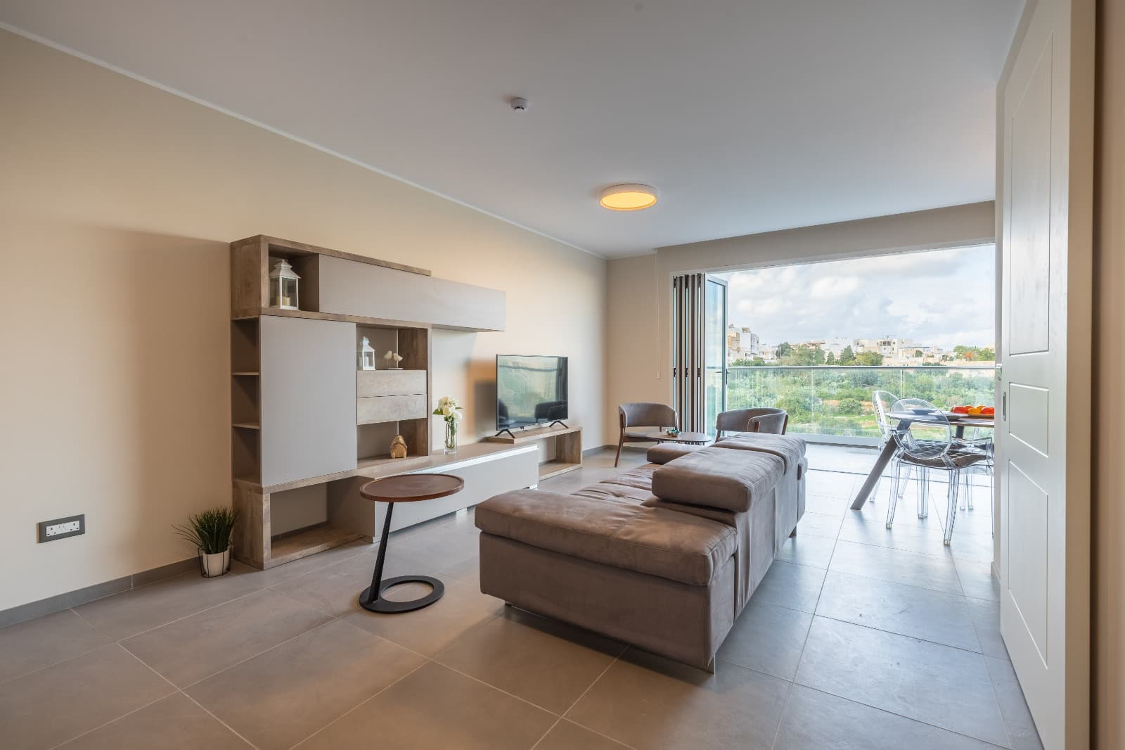 Three Bedroom Apartment with Valley Views in St Julians - thumbnail 4