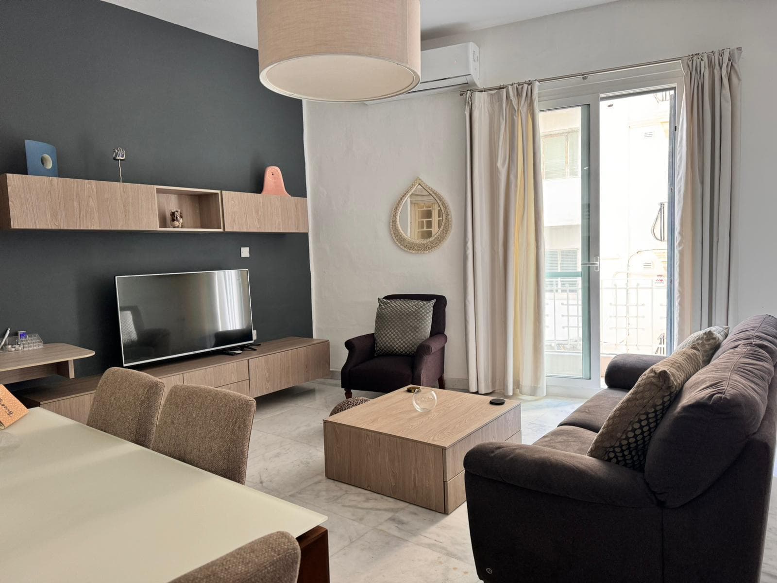 Two Bedroom Elegant Apartment with a Balcony in Sliema - thumbnail 6