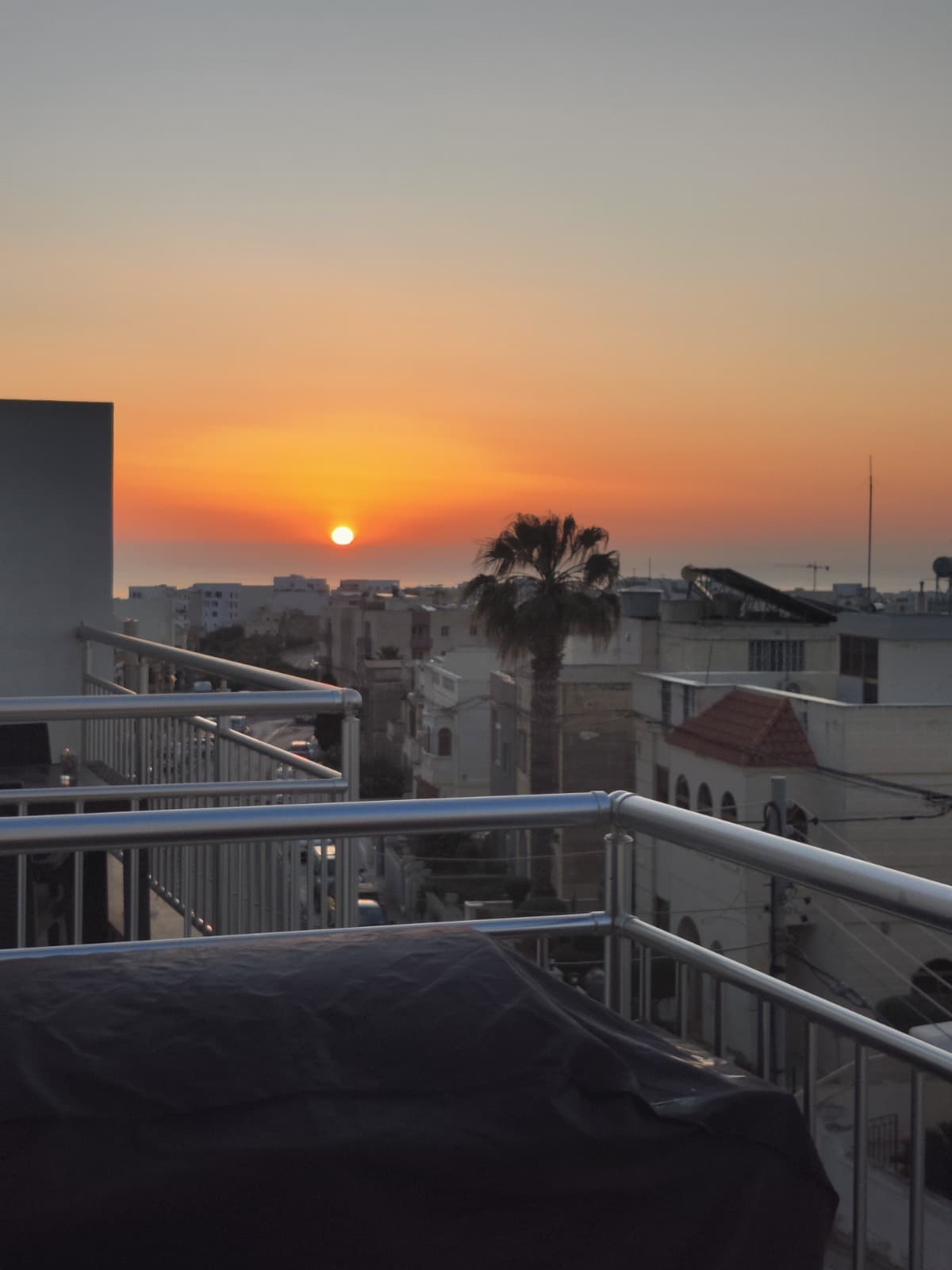 Two Bedroom Apartment with Sea and Valley views in San Gwann - thumbnail 3