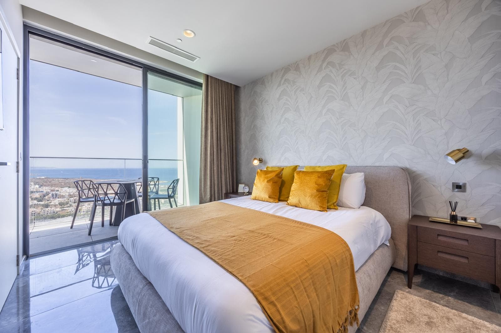 One Bedroom Luxury Apartment with Sea Views in St. Julians - thumbnail 7