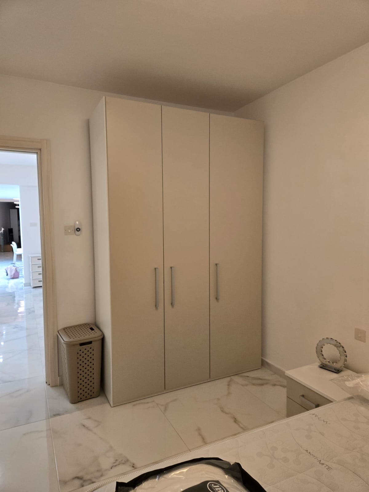 A Three bedroom with a terrace facing the seafront in central Sliema - thumbnail 4