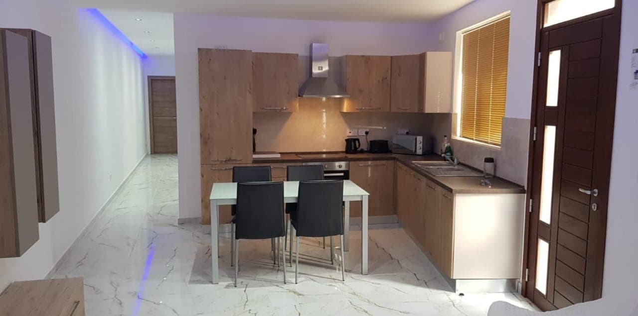 Two Bedroom Maisonette with Large Terrace in Qawra - thumbnail 4
