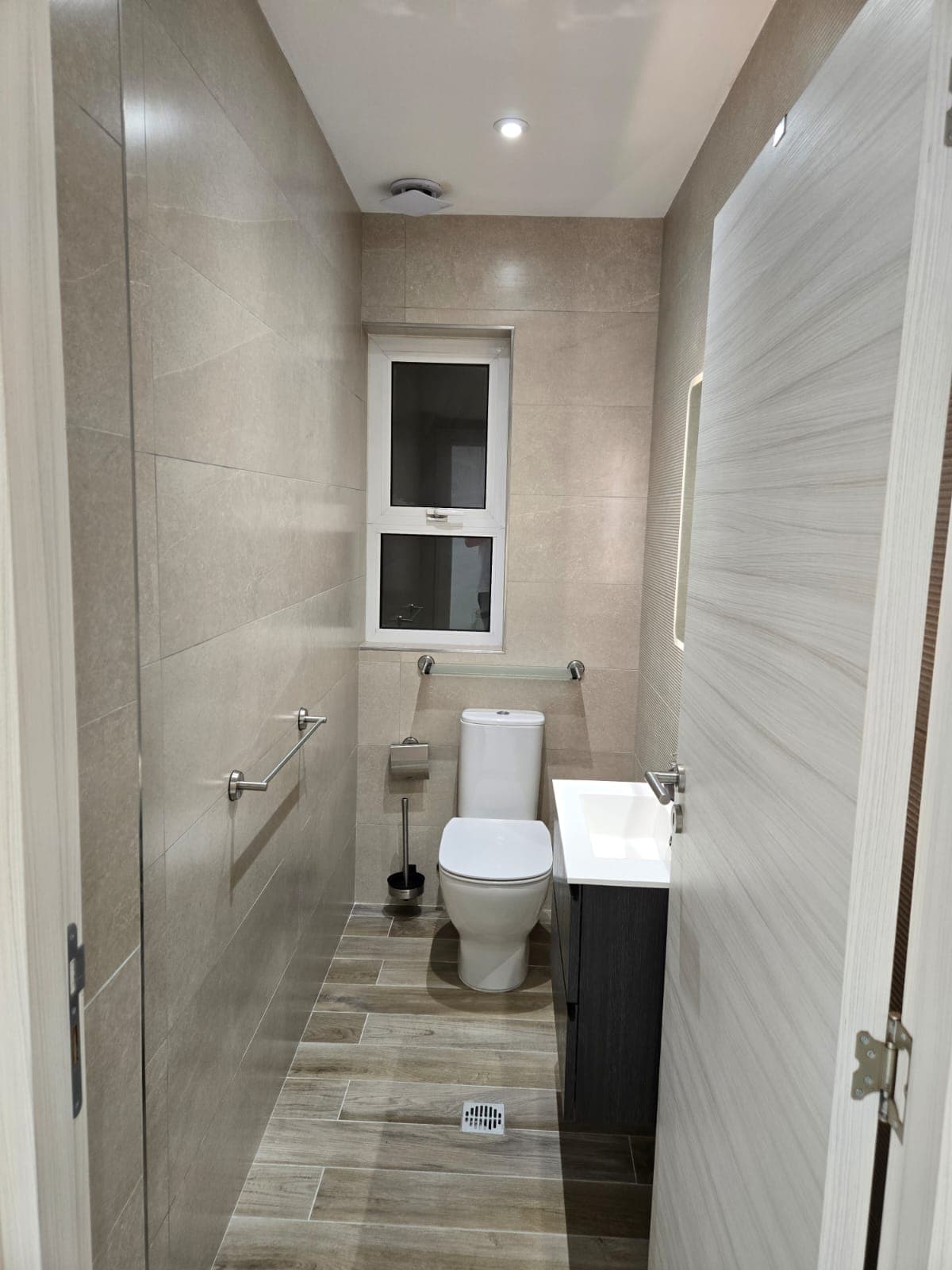 A Three bedroom with a terrace facing the seafront in central Sliema - thumbnail 6