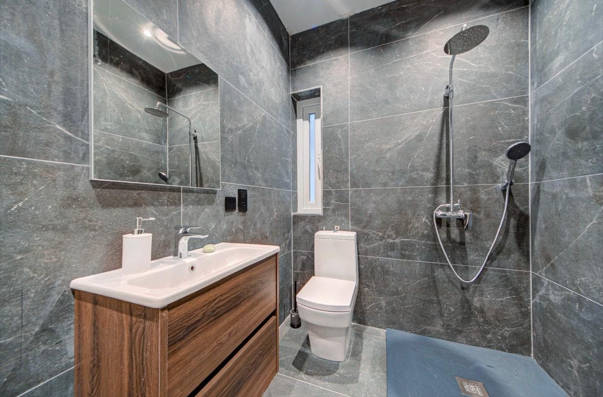 Two Bedroom Maisonette with a Walk-in Wardrobe in Birkirkara  - thumbnail 28