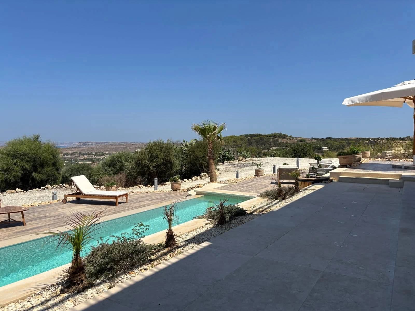 Fully Detached & Exclusive Villa with infinity Pool and Seaview's in Mgarr - thumbnail 21