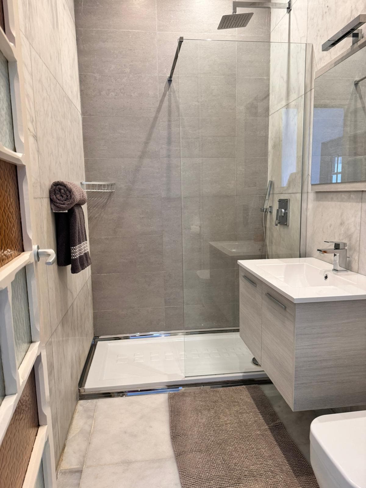 Two Bedroom Elegant Apartment with a Balcony in Sliema - thumbnail 12