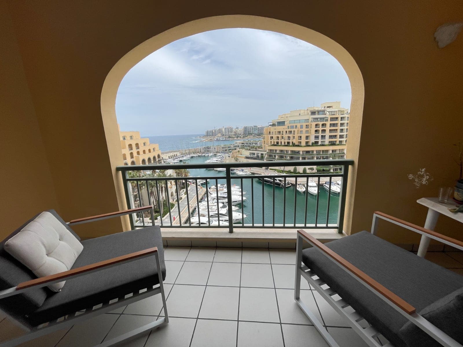 Apartment facing the Marina in Portomaso - thumbnail 3