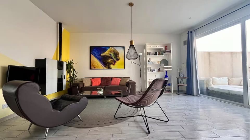 Two Bedroom Penthouse with Large Terraces and Sea Views in Marsaskala - thumbnail 4