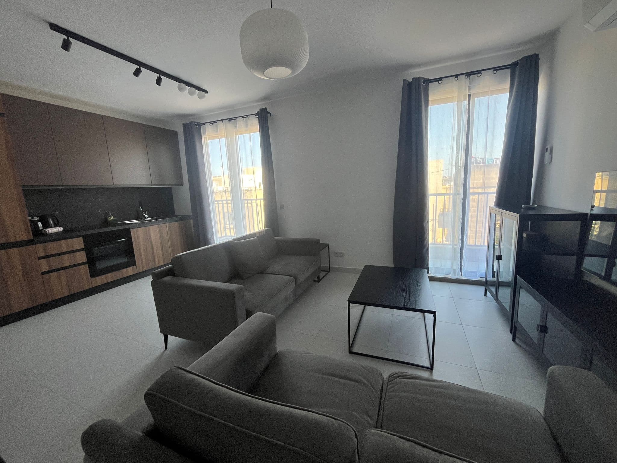 Two Bedroom Corner Penthouse with Large Terrace in Marsa - thumbnail 3