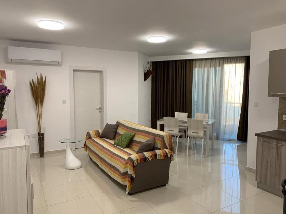 Two Bedrrom Apartment with Balconies in Gzira  - thumbnail 2