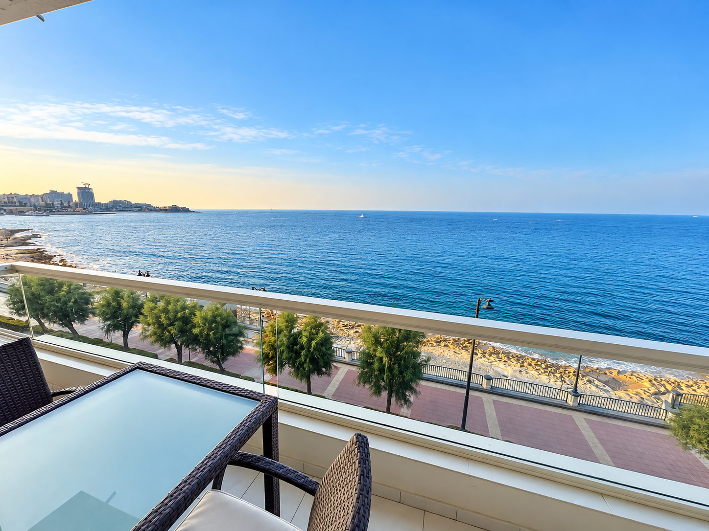Four Bedroom Seafront Apartment with a Terrace in Sliema - thumbnail 2