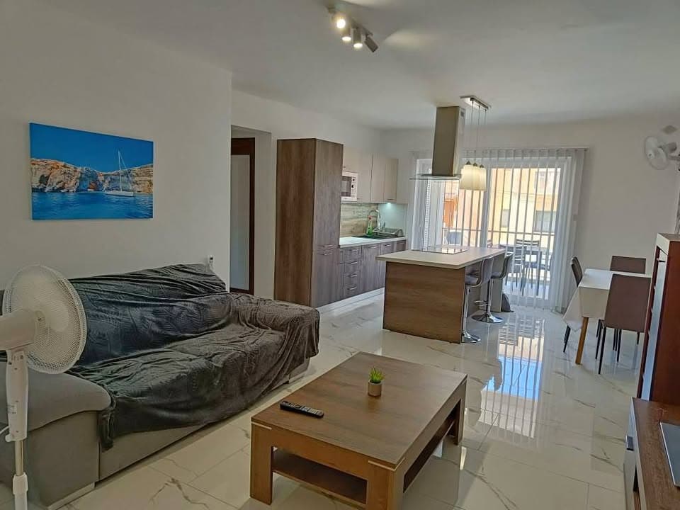 Two Bedroom Apartment with Large Outdoor Area in Swieqi - thumbnail 2