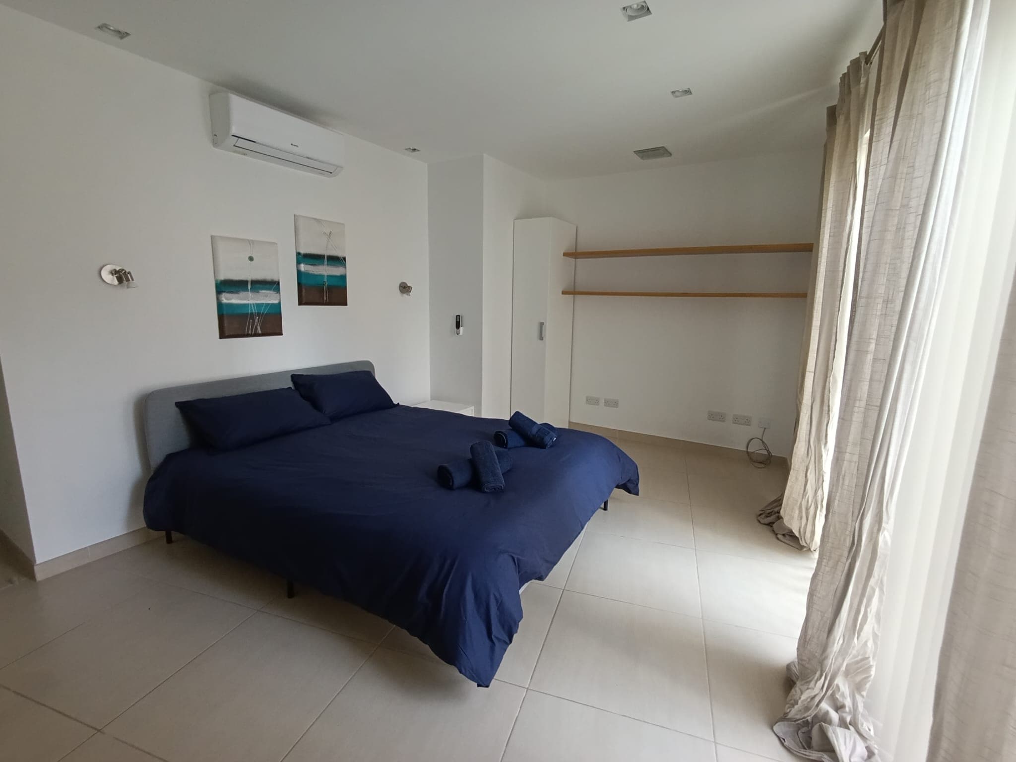 Three Bedroom Seafront Apartment with Private Balconies in St. Paul's Bay - thumbnail 8