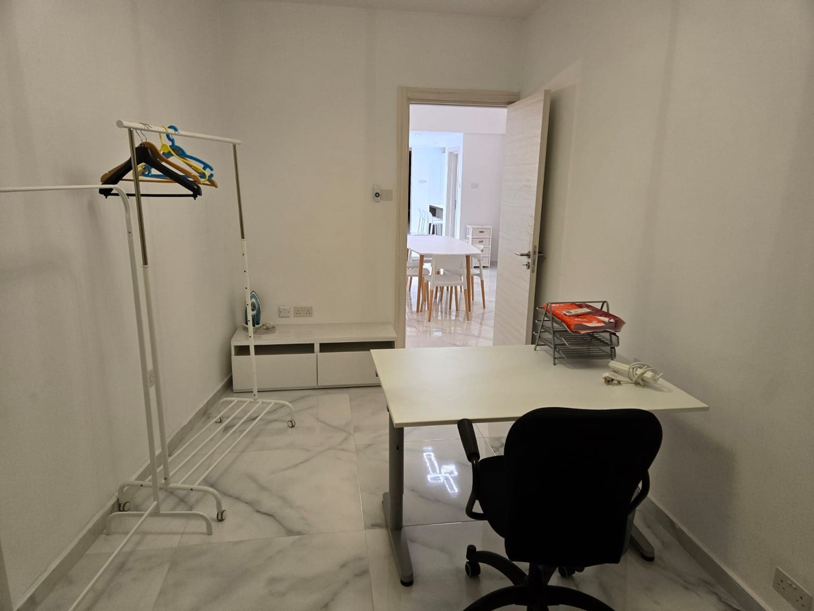 A Three bedroom with a terrace facing the seafront in central Sliema - thumbnail 3