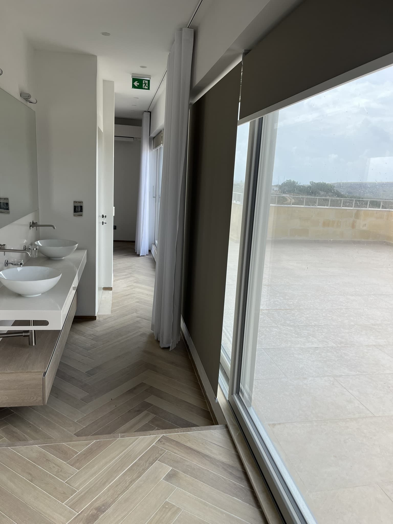 Fully Detached & Exclusive Villa with infinity Pool and Seaview's in Mgarr - thumbnail 8