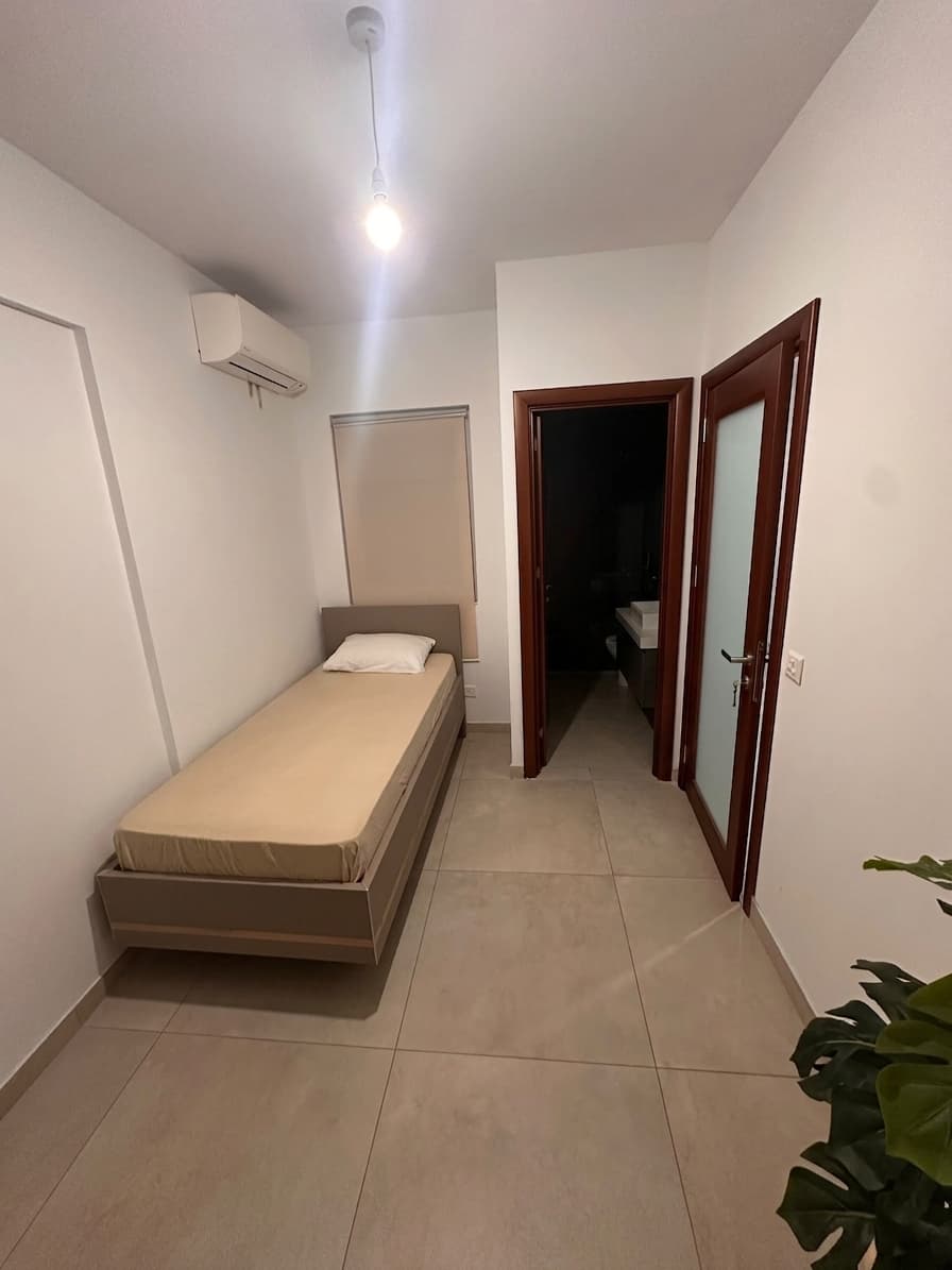 Seafront Apartment in Sliema  - thumbnail 5