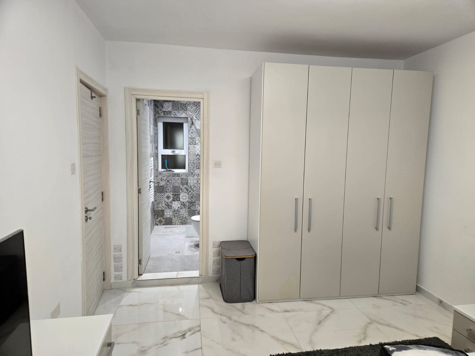 A Three bedroom with a terrace facing the seafront in central Sliema - thumbnail 15