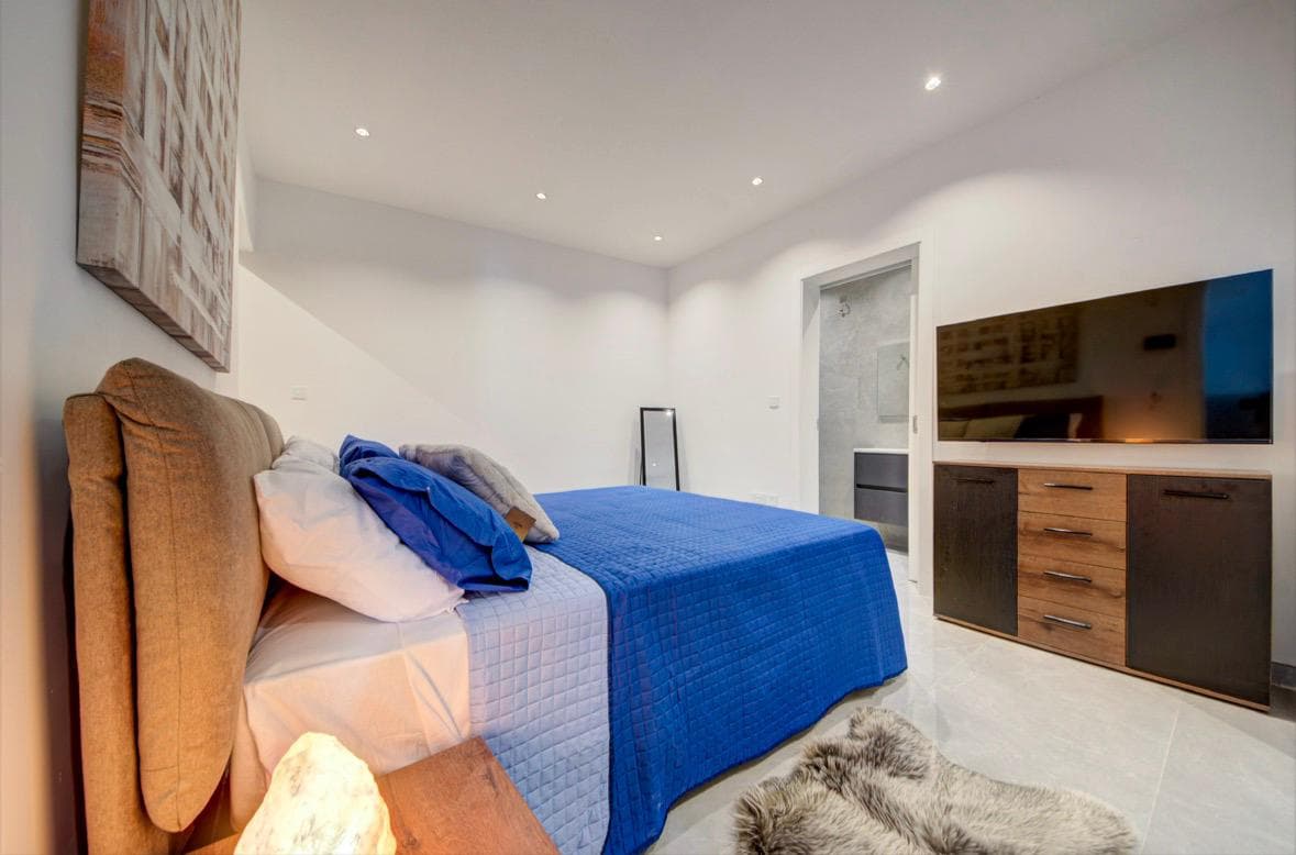 Two Bedroom Maisonette with a Walk-in Wardrobe in Birkirkara  - thumbnail 20
