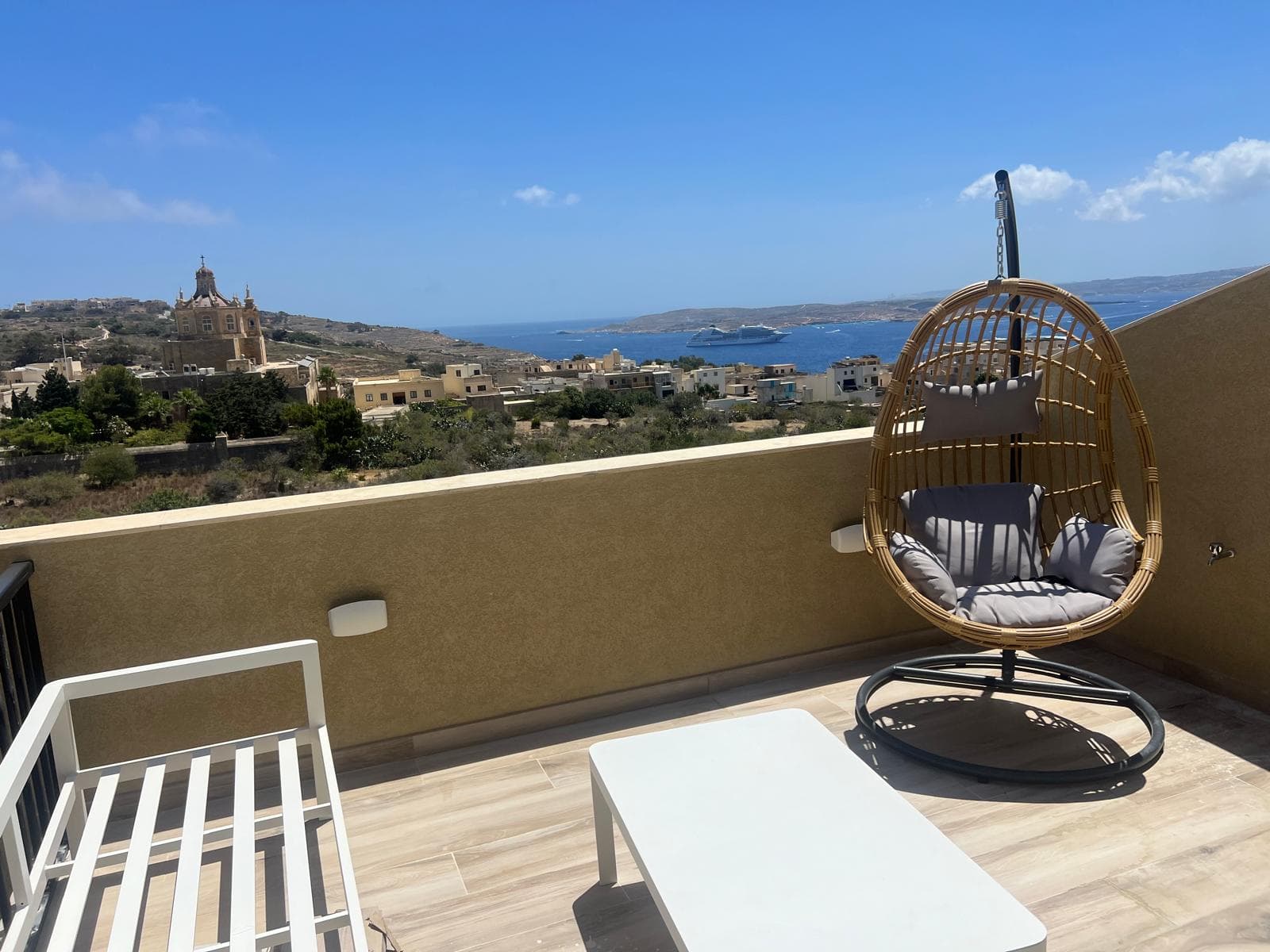 Penthouse in Ghajnsielem - Photo 1 of 17
