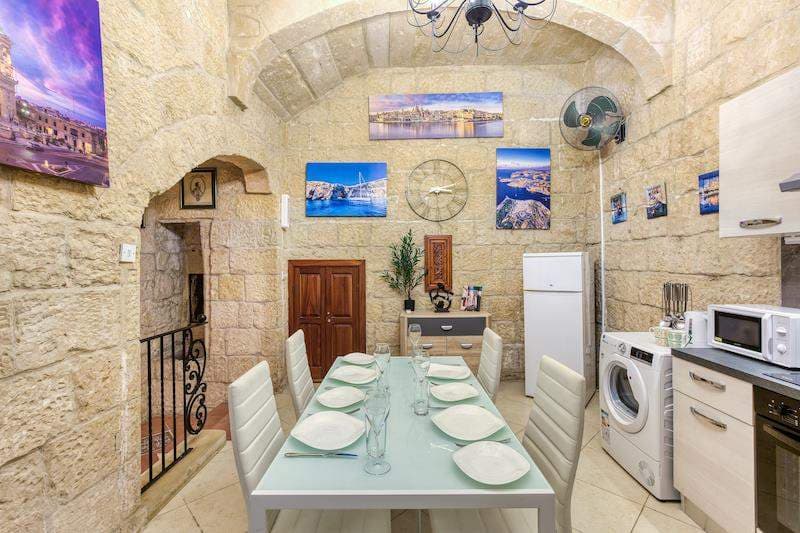 Townhouse in Valletta - thumbnail 2