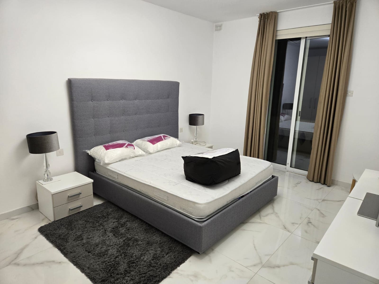 A Three bedroom with a terrace facing the seafront in central Sliema - thumbnail 13