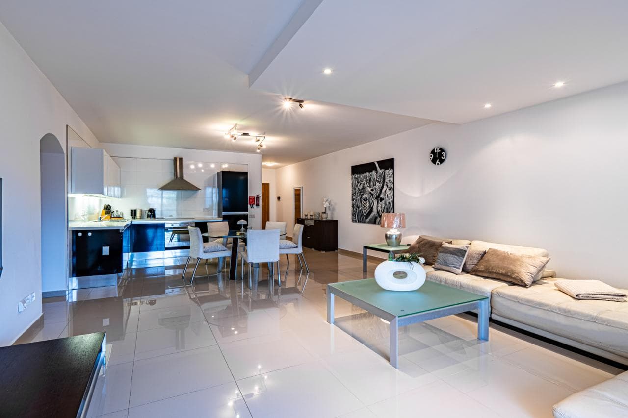 Three Bedroom Modern Apartment in Swieqi - thumbnail 2