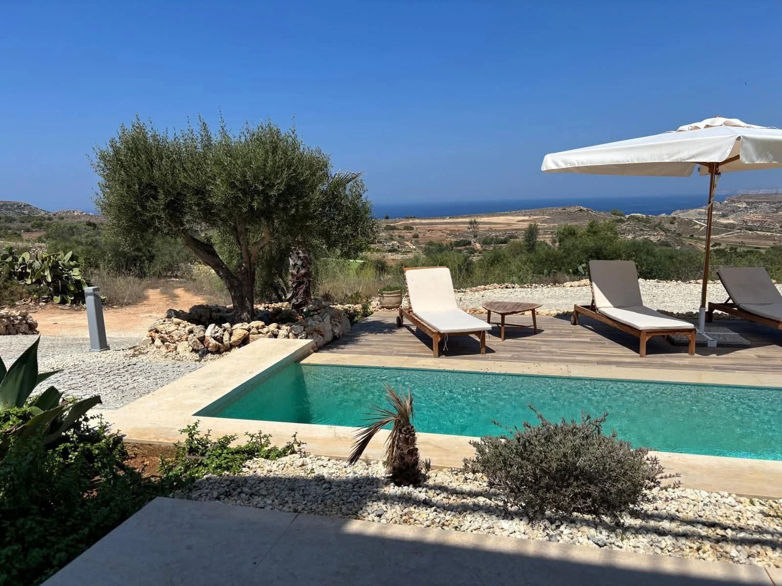 Fully Detached & Exclusive Villa with infinity Pool and Seaview's in Mgarr - thumbnail 22