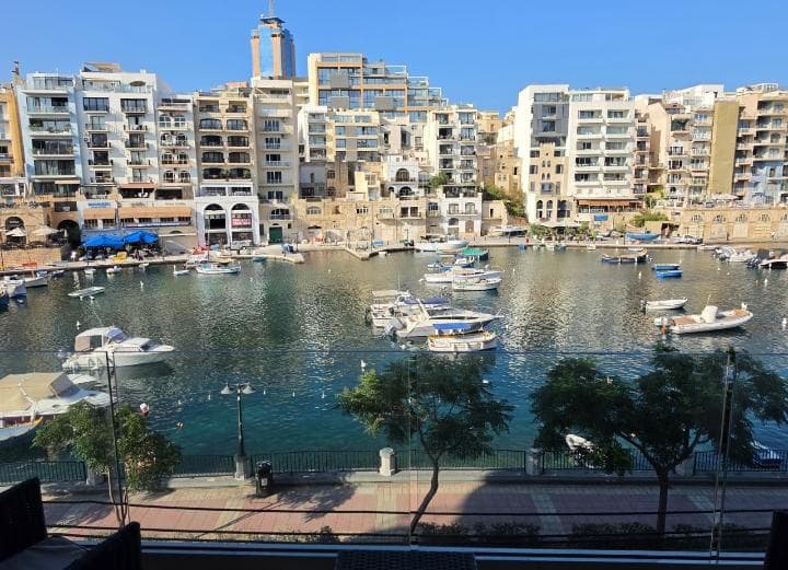 Two Bedroom Apartment with Seaview in St Julians  - thumbnail 2