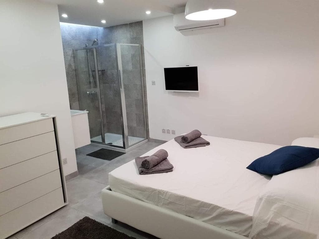 Apartment in Sliema Seafront - thumbnail 22