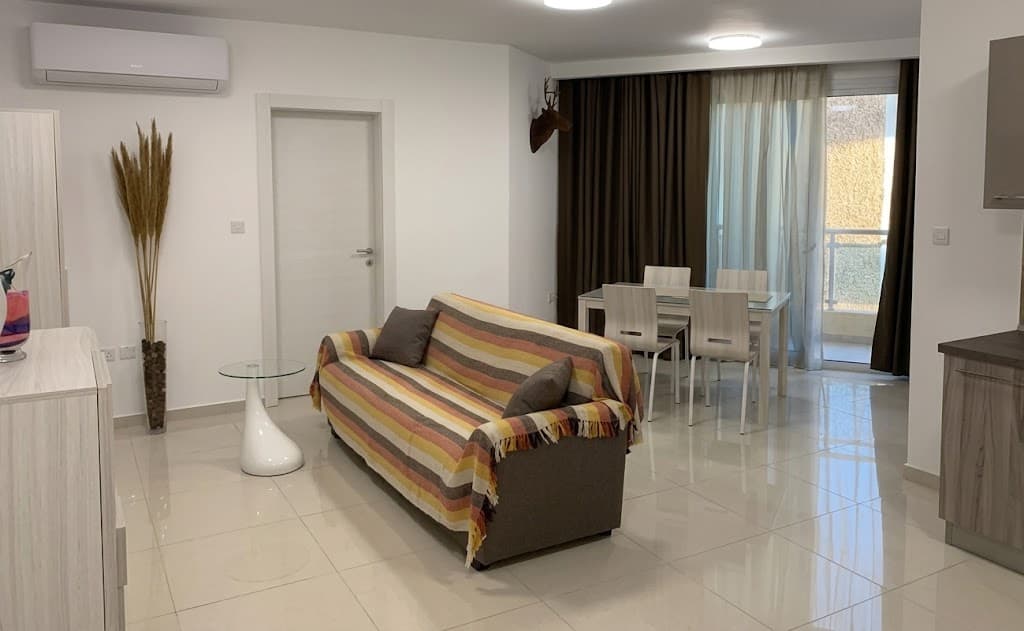 Two Bedrrom Apartment with Balconies in Gzira  - thumbnail 3