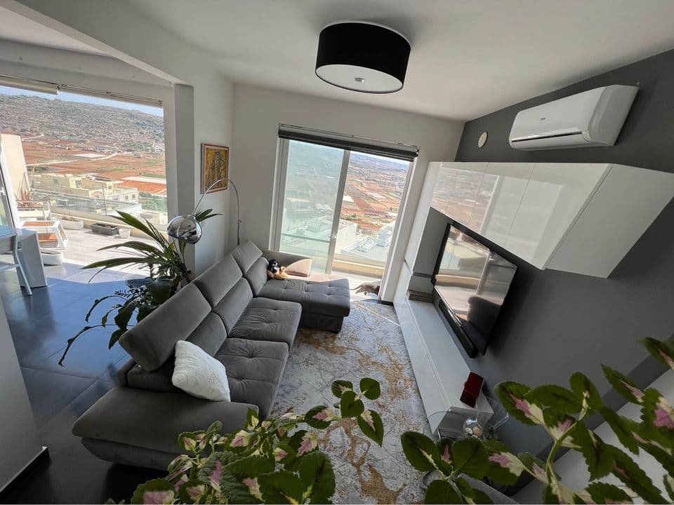 Penthouse in Manikata - Photo 1 of 10