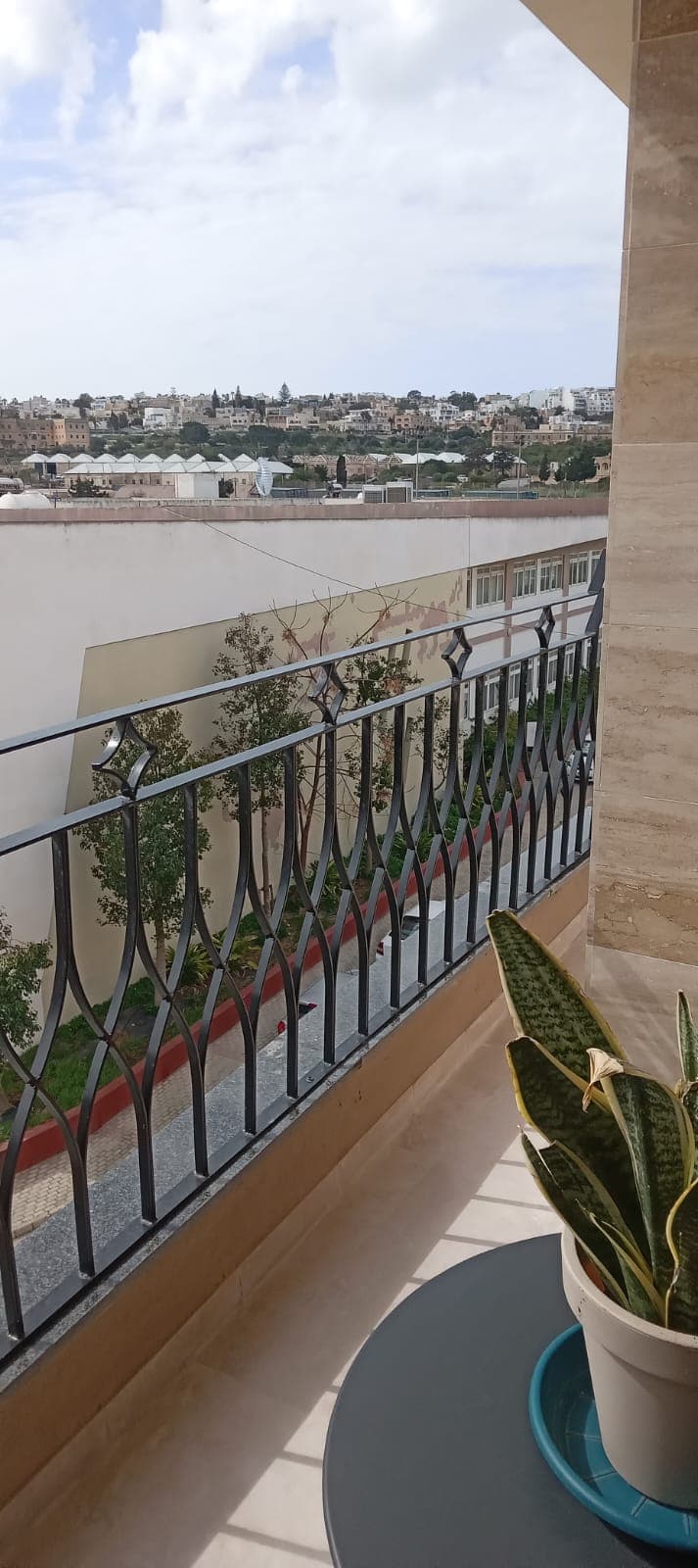 Three Bedroom Apartment with Terrace in Pembroke - thumbnail 2