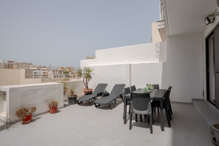 Apartment in St Julians - Photo 1 of 21